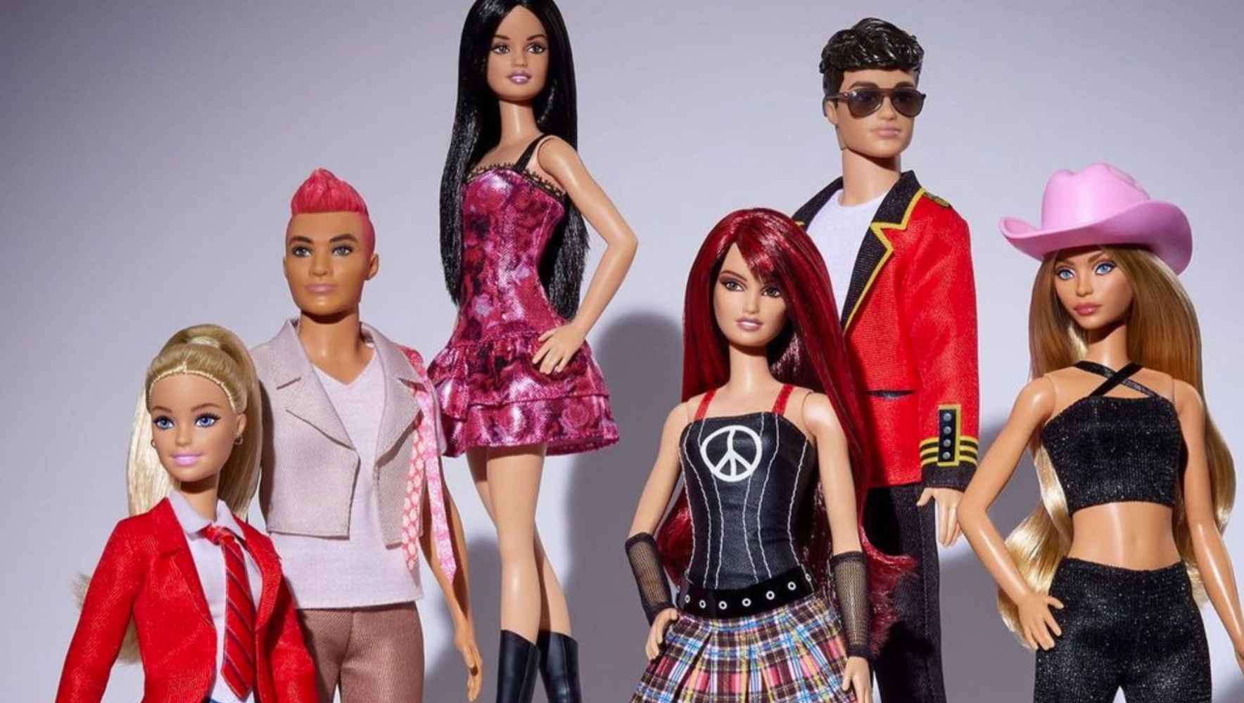 Anahí presenta la nueva Barbie inspirada en ella